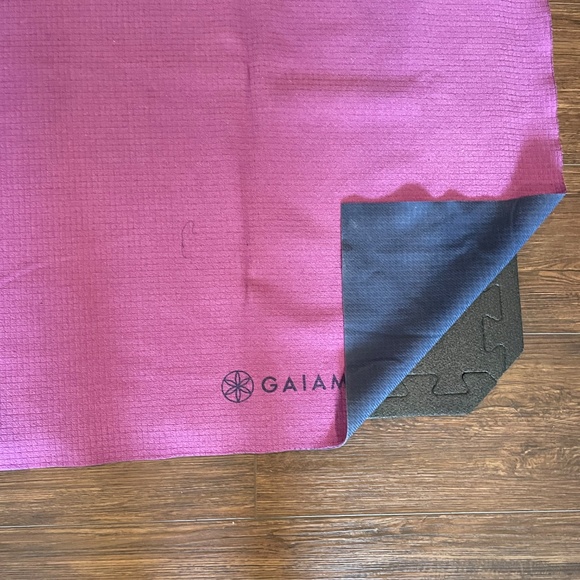 2 GAIAM Non-Slip Hot Yoga/Bikram mat covers - Picture 2 of 3